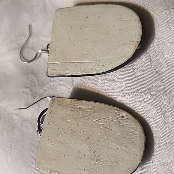 Earrings - Picture 2 of 3